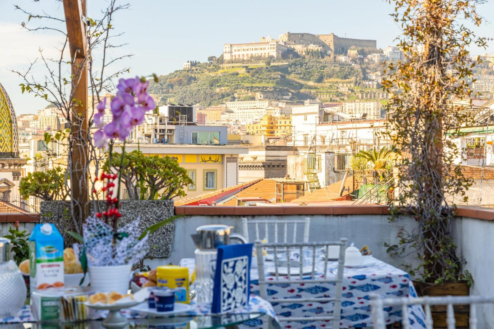 לינה וארוחת בוקר La Casa Di Bruno Napoli מראה חיצוני תמונה